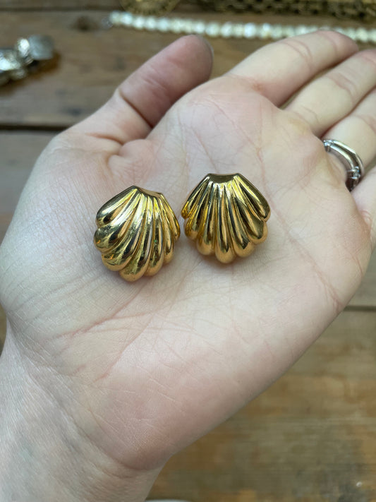 Vintage Seashell Earrings (Clip-on)